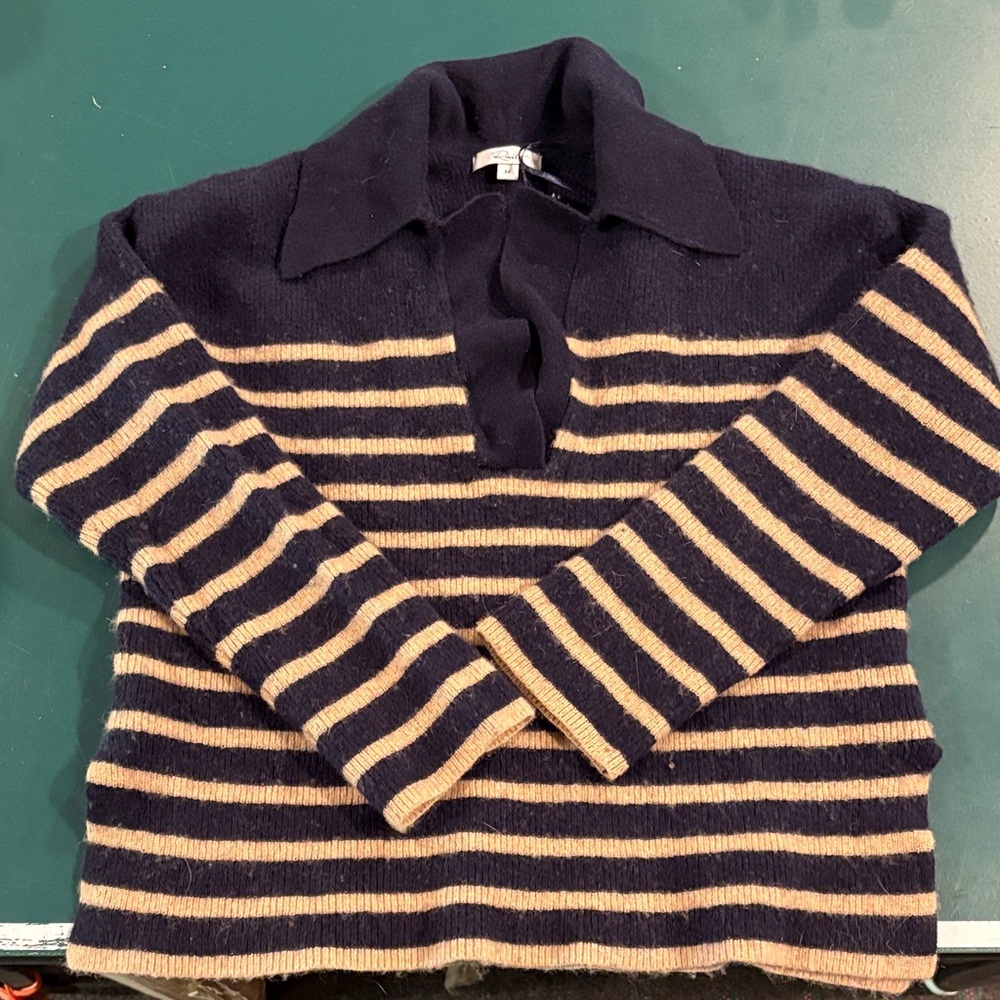 Rails Navy and Camel Striped V-Neck cropped Sweater. Slits on the sides. Size M.